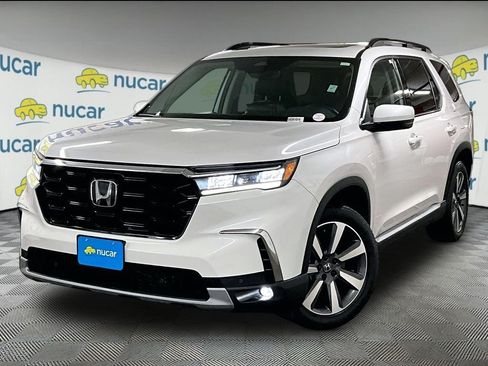 Used 2024 Honda Pilot Touring image 3