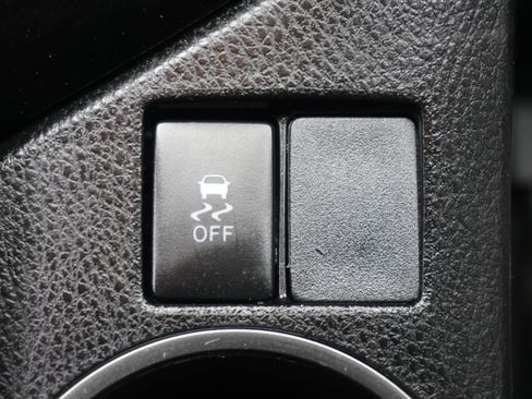 Used 2016 Toyota Corolla LE FWD image 19