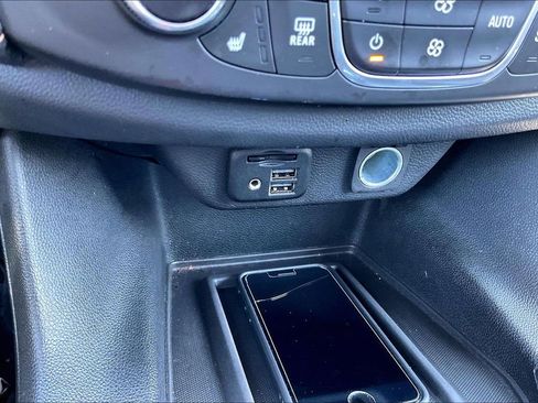 Used 2020 Chevrolet Traverse Premier FWD image 32