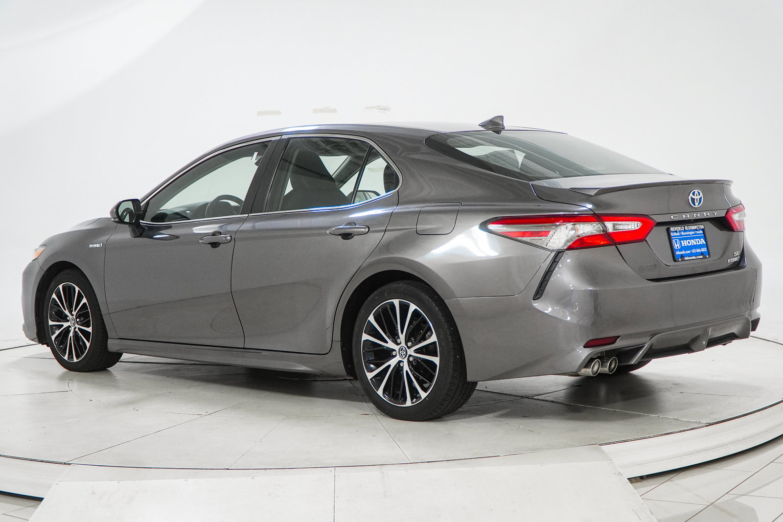 Used 2019 Toyota Camry SE w/ Audio Package FWD image 6