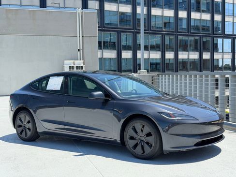 Used 2025 Tesla Model 3 Long Range AWD/4WD image 9