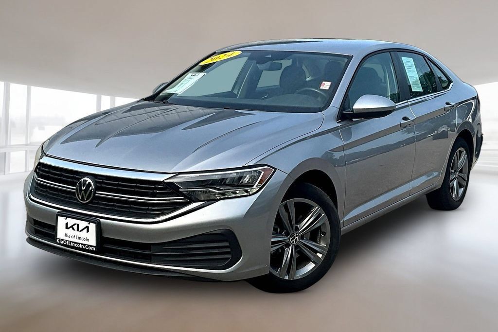 Used 2024 Volkswagen Jetta SE FWD image 1