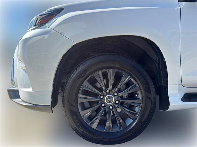 Used 2022 Lexus GX 460 Premium w/ Accessory Package AWD/4WD image 3