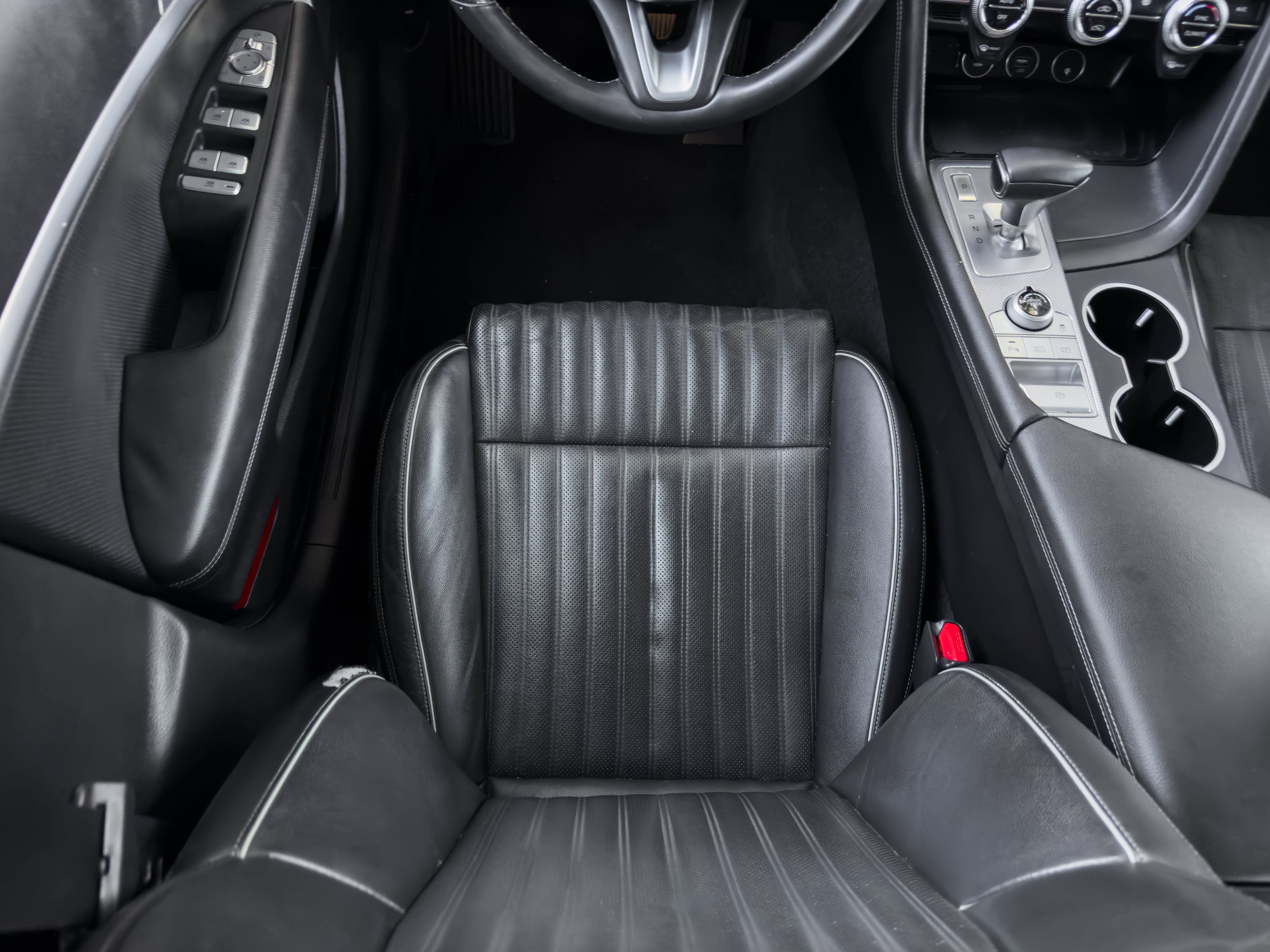 Used 2022 Genesis G70 2.0T w/ Prestige Package RWD image 53