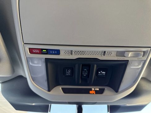 Used 2023 Subaru Forester Touring image 17