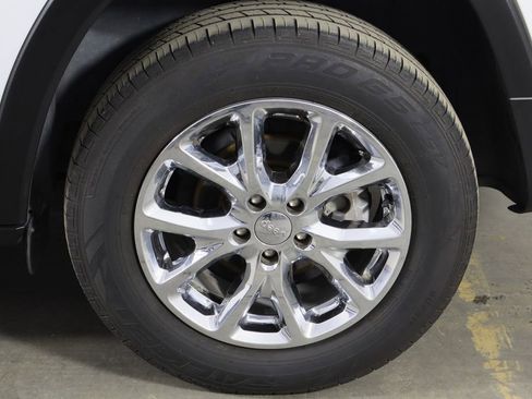 Used 2018 Jeep Cherokee Latitude Plus image 38