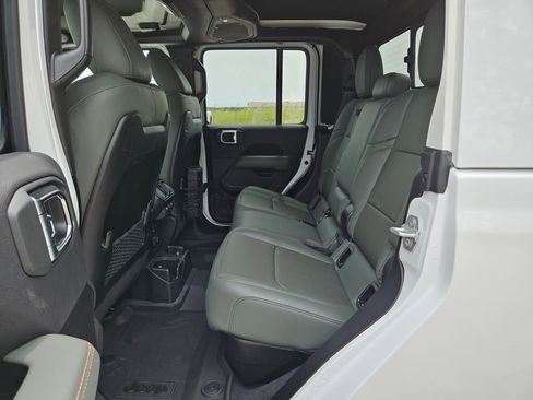 New 2025 Jeep Gladiator Mojave image 13
