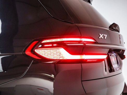 Certified 2024 BMW X7 xDrive40i image 12