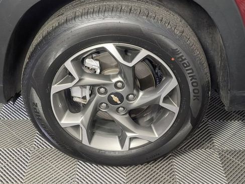 Used 2025 Chevrolet Trax LT w/ LT Convenience Package FWD image 8