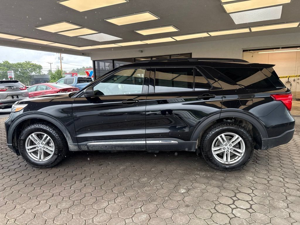 Certified 2023 Ford Explorer XLT w/ Equipment Group 202A AWD/4WD image 9