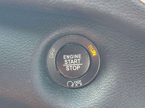 Used 2018 Jeep Cherokee Latitude Plus w/ Cold Weather Group AWD/4WD image 22