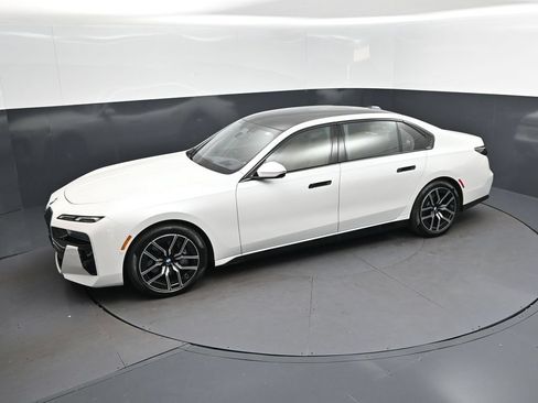 Used 2026 BMW 740i RWD image 31
