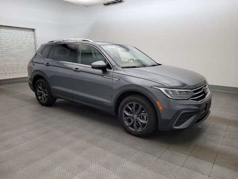 Used 2024 Volkswagen Tiguan SE FWD image 11