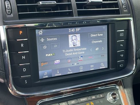 Used 2020 Lincoln Continental Reserve w/ Luxury Package FWD image 32