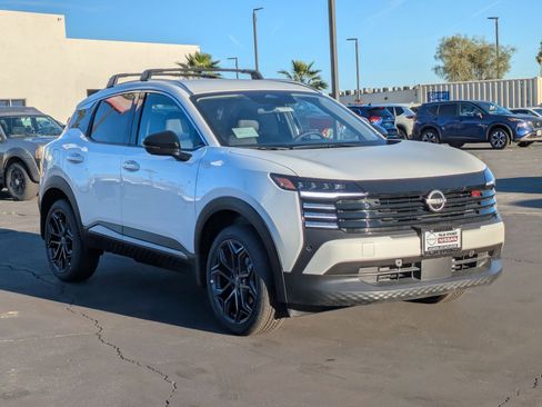 New 2026 Nissan Kicks SR FWD image 6