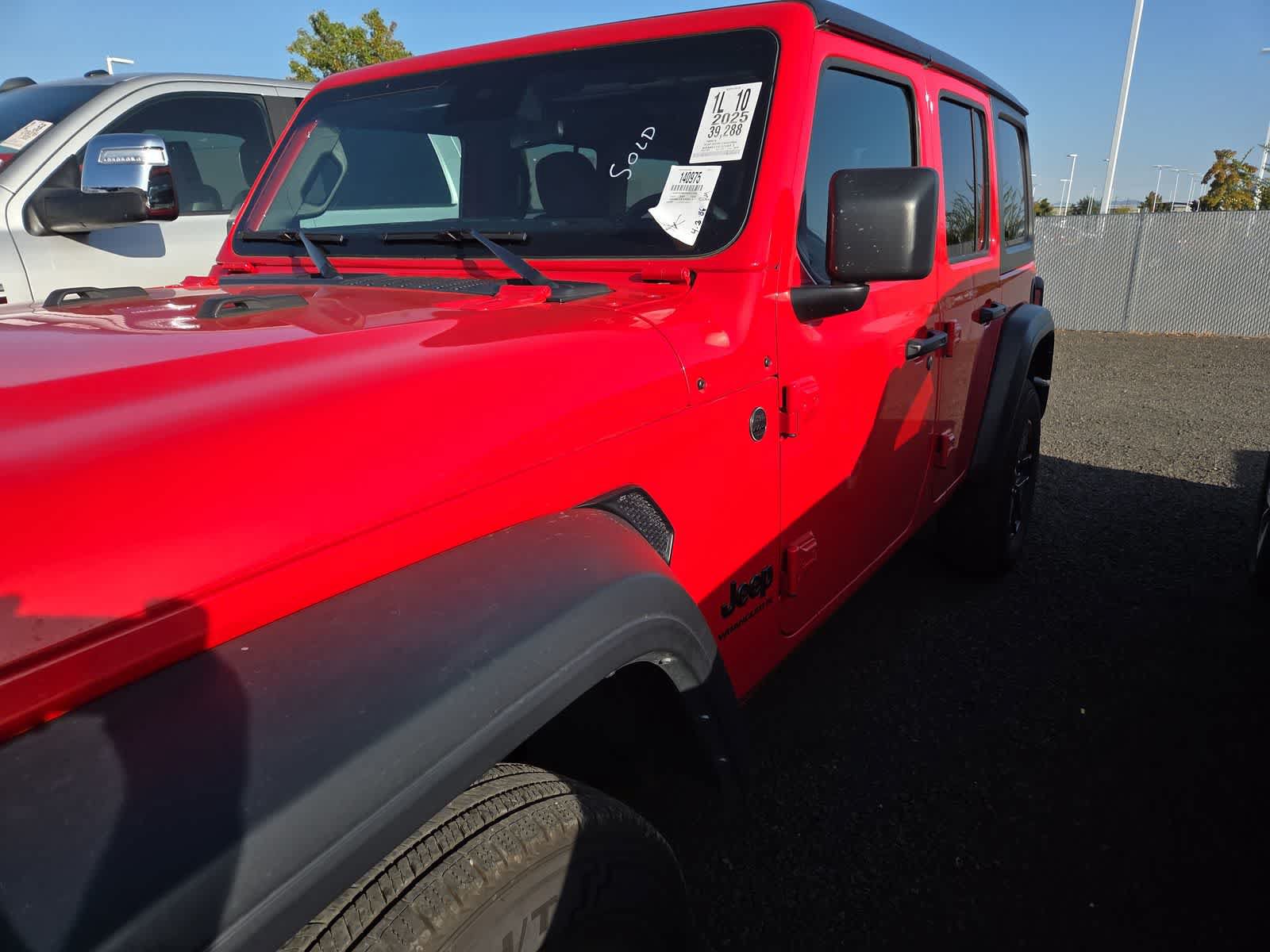 Used 2025 Jeep Wrangler Unlimited Sport AWD/4WD image 2
