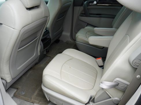 Used 2017 Buick Enclave Leather FWD image 10