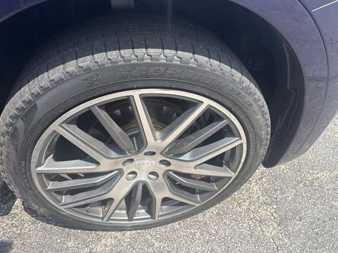 Used 2018 Maserati Levante GranLusso AWD/4WD image 26
