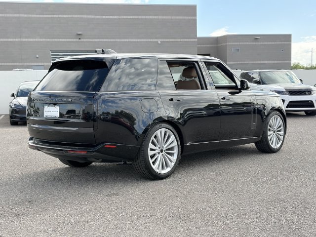 New 2026 Land Rover Range Rover Long Wheelbase SE AWD/4WD image 18