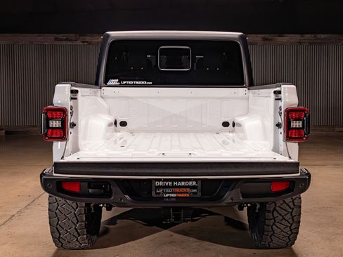 Used 2025 Jeep Gladiator Willys image 9