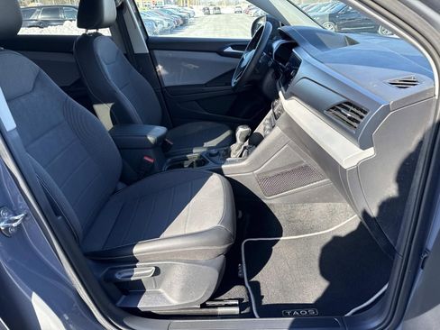 Used 2022 Volkswagen Taos SE image 25