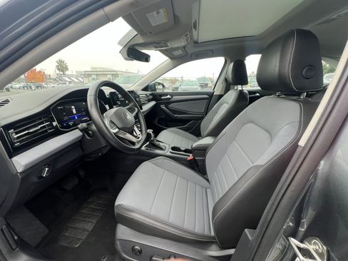 Used 2025 Volkswagen Jetta SE image 27