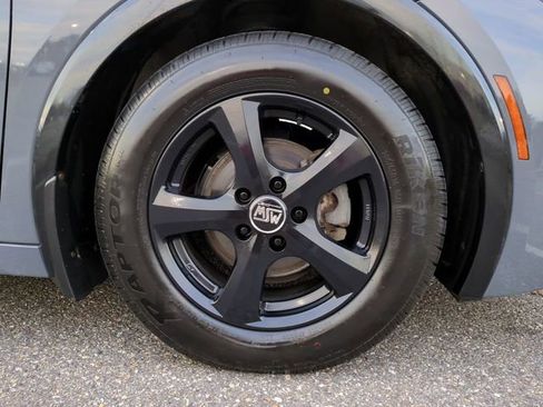 Used 2023 Toyota Prius XLE image 11