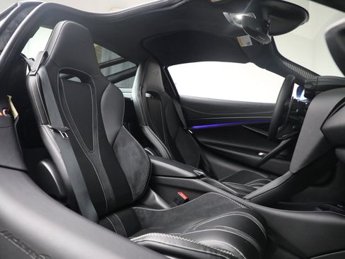 Used 2026 McLaren 750S RWD image 19