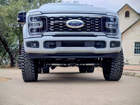 Used 2025 Ford F450 Platinum w/ FX4 Off-Road Package image 3