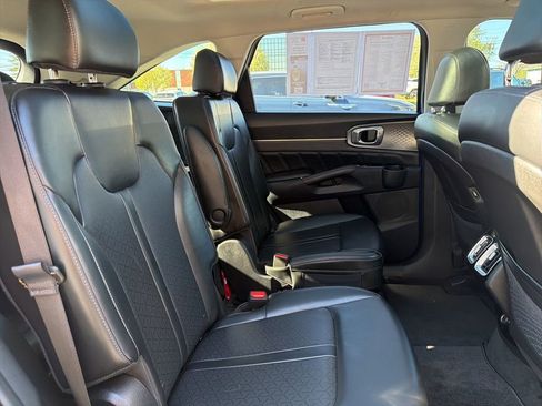 Certified 2023 Kia Sorento SX AWD/4WD image 12