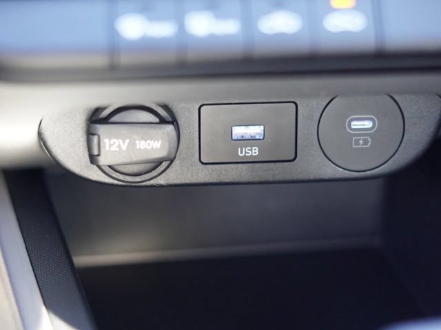 Used 2025 Hyundai Elantra Hybrid FWD image 26