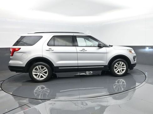 Used 2018 Ford Explorer XLT AWD/4WD image 30
