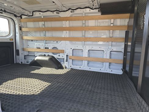 Used 2024 Ford Transit 250 T-250 130 Low Rf 9070 GVWR RWD w/ Exterior Upgrade Package image 15