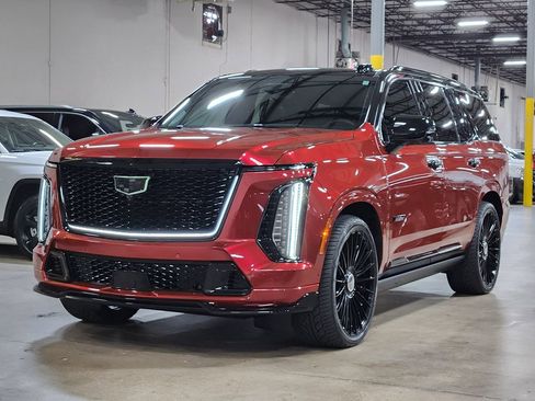 Used 2025 Cadillac Escalade V image 4