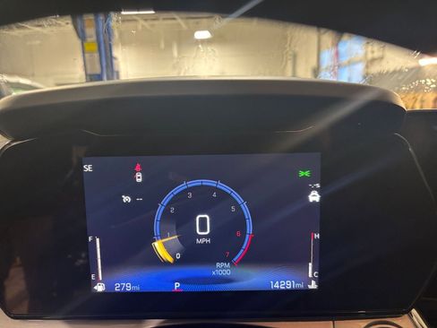 Used 2025 Chevrolet Trax LT image 39