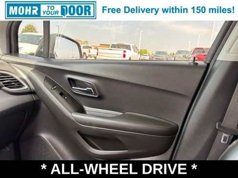 Used 2021 Chevrolet Trax LT AWD/4WD image 27