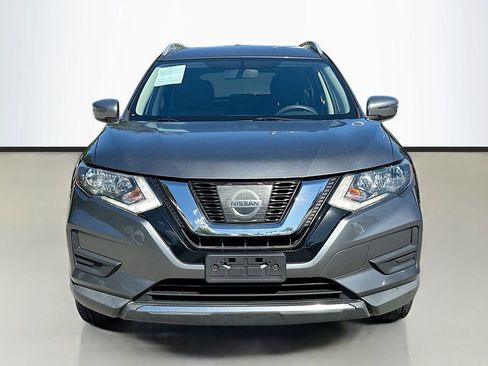 Used 2017 Nissan Rogue SV image 3