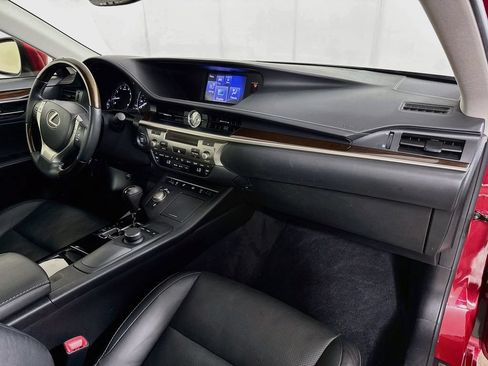 Used 2013 Lexus ES 350 w/ Luxury Pkg FWD image 38