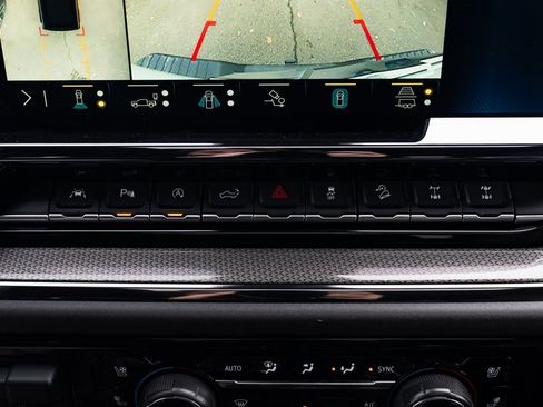 Used 2023 Chevrolet Silverado 1500 ZR2 w/ Technology Package image 16