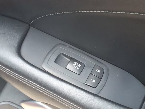 Used 2017 Dodge Challenger R/T Scat Pack w/ Leather Interior Group RWD image 13