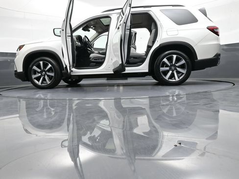 Used 2024 Honda Pilot Touring image 51