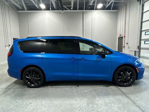 New 2026 Chrysler Pacifica Limited w/ S Appearance Package image 5