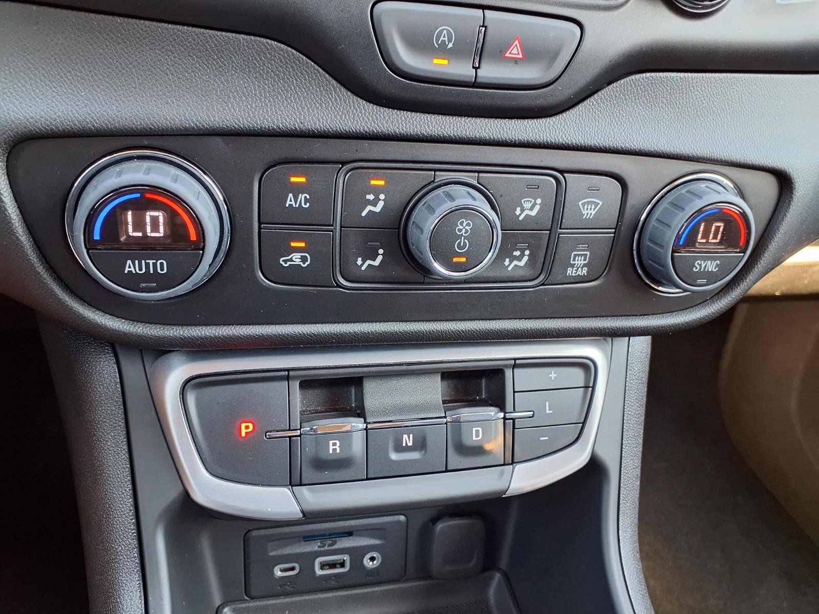 Used 2024 GMC Terrain SLT FWD image 8