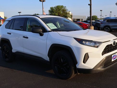 Used 2021 Toyota RAV4 LE FWD image 9