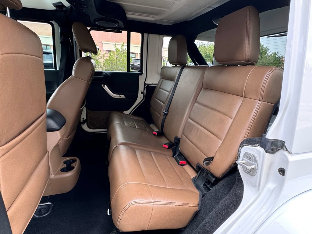 Used 2012 Jeep Wrangler Unlimited Sahara w/ Connectivity Group AWD/4WD image 31