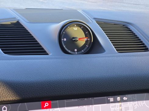 Used 2020 Porsche Cayenne image 23