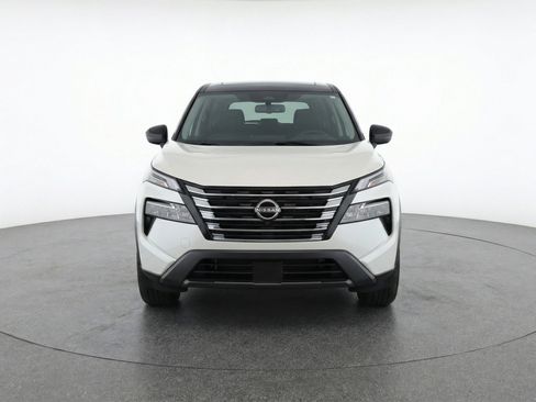 Used 2025 Nissan Rogue SV AWD/4WD image 2