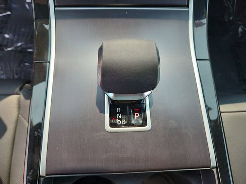 Used 2026 Land Rover Range Rover Velar Dynamic SE image 16