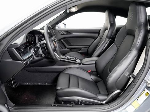 Used 2025 Porsche 911 Carrera image 6