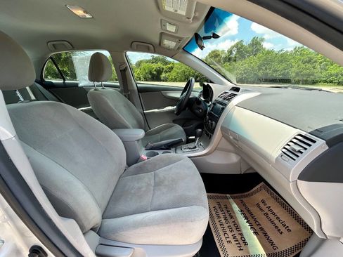 Used 2013 Toyota Corolla LE FWD image 15